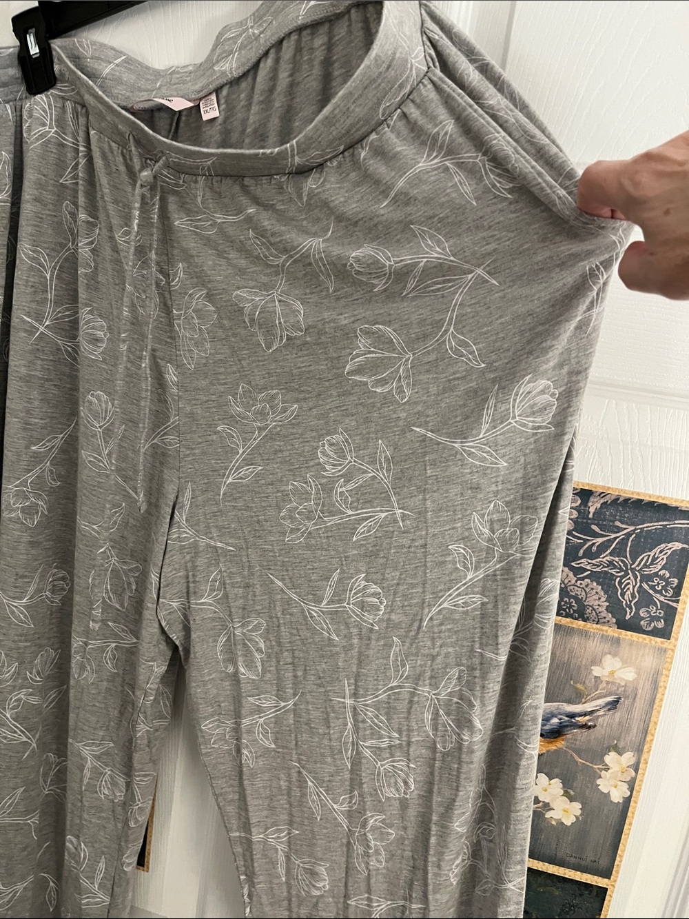 🍎La Vie En Rose Gray Floral Lounge Pants - Picture 4 of 7